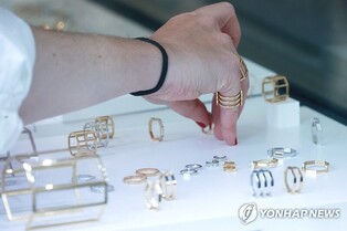 명품 매출 장신구·시계가 이끈다…"상품 희소해 인기 높아"