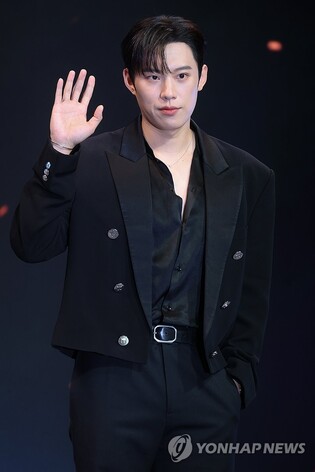 세계관 키워 돌아온 '지옥2'…"스태프 술렁일 만큼 과감한 연기"