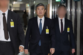 Spy chief at parliament