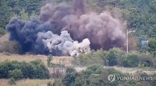 N. Korea installing unidentified structures on disconnected inter-Korean road: source