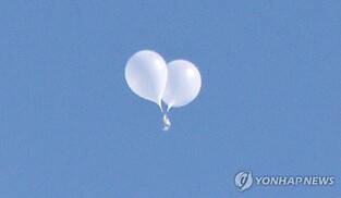(LEAD) N. Korea launches around 20 trash balloons toward S. Korea
