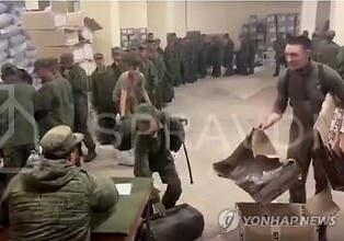 (LEAD) Defense chief calls N. Korean troops in Russia 'cannon fodder mercenaries'