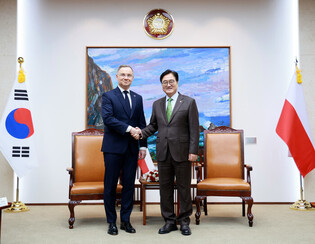 S. Korean speaker meets Polish president