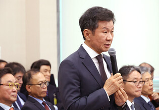 Football chief at parliament