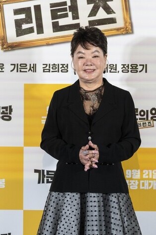 Culture Minister Yoo In-chon Mourns Passing of Actress Kim Soo-mi