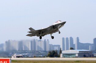 (LEAD) Air Force holds drills against large-scale aerial attack
