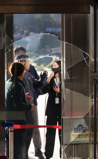 Glass Door at Nat'l Assembly vandalized
