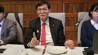BOK chief: exchange rates reemerge as major factor in rate decision