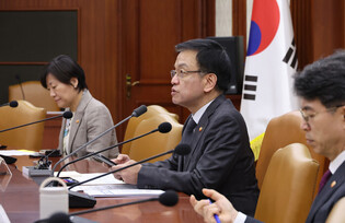 Meeting on economy