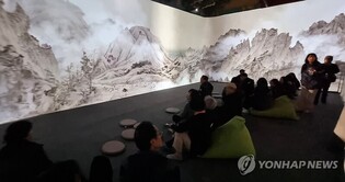 천년 관아를 빛으로 물들인 미디어아트 폐막…역대 최대 관람객