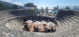 남해 토석문화 살린 '앵강휴게소 전망대'…지역 새 명소 부상