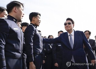 Yoon calls for thorough preparedness against geopolitical risks in Ukraine, Middle East