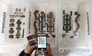 경북 경산서 '천마총 금관' 비슷한 금동관 등 출토