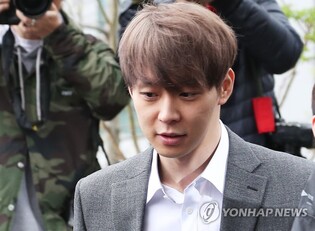 "이중계약…6억 달라" 박유천 전 소속사 대표, 손배소송서 패소