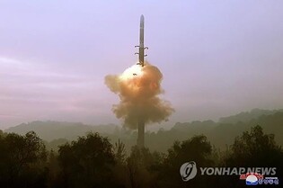 (LEAD) S. Korea imposes sanctions on 11 N. Korean individuals, 4 entities over ICBM launch