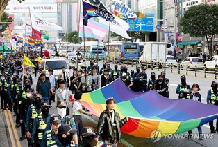 인천서 성 소수자 퀴어축제 열려…큰 충돌 없이 마무리(종합)