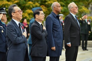 Respect paid at Korean War memorial in Canada