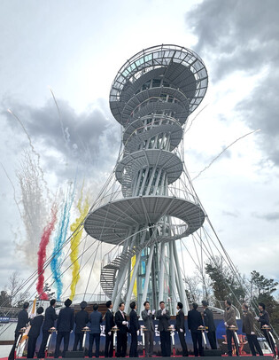 New landmark in border town
