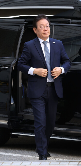 Opposition leader at court