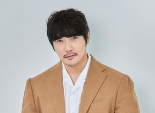 KCM Celebrates 20th Anniversary with New Single Release ‘It’s Not Weird to Die’