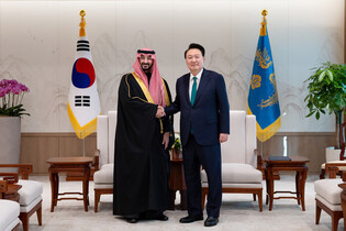 Yoon meets Saudi minister