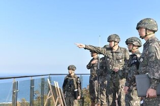 JCS chief inspects military readiness at GOP, destroyer
