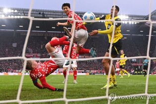 이재성 '리그 2호골+퇴장 유도'…마인츠, 도르트문트에 3-1 승리