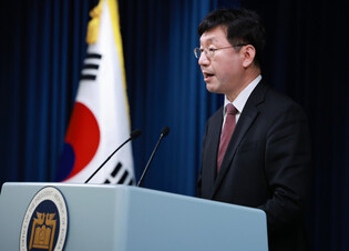 Presidential chief of staff for policy holds press briefing