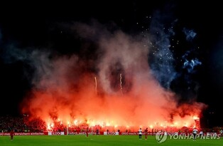 독일 축구 뮌헨, 홍염·불꽃 터뜨린 서포터스 탓 2억 벌금 물어