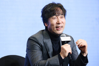 Lee Moon-sae releases 17th album