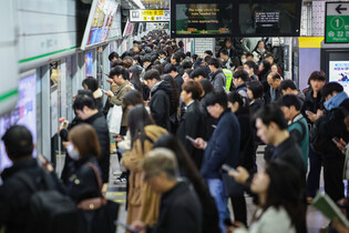 Seoul Metro union kicks off work-to-rule strike