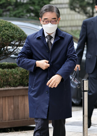 Ex-Supreme Court justice at court