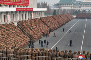 N. Korean leader's photo session with battalion commanders