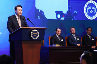 Yoon at prayer service