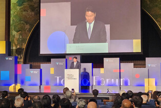 SK Group chief at forum in Japan
