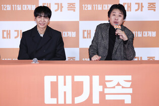 S. Korean actors Kim Yoon-seok and Lee Seung-ki