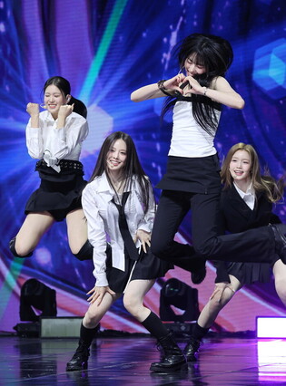 New girl group izna debuts