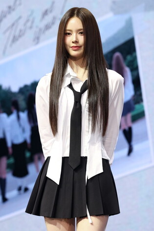 S. Korean girl group Izna