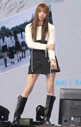 S. Korean girl group Izna