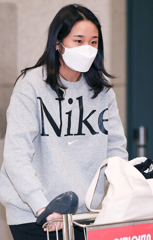 Badminton champion An Se-young returns home