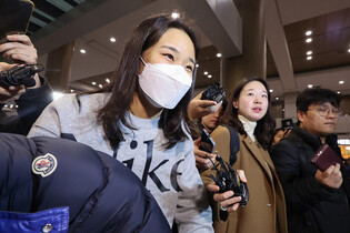 Badminton champion An Se-young returns home