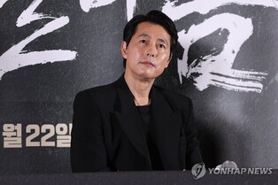 Jung Woo-sung Silent Amid Paternity Controversy; Blue Dragon Film Awards Attendance in Question