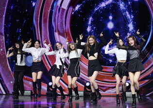 S. Korean girl group Izna