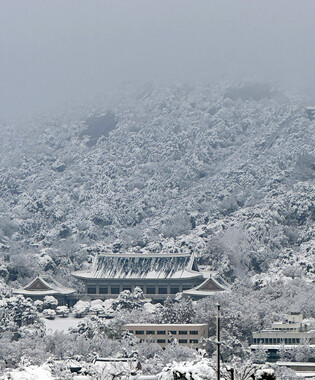 Heavy snow