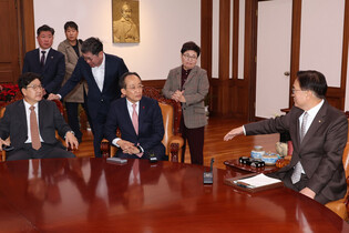Against opposition party's move to propose downsized budget bill