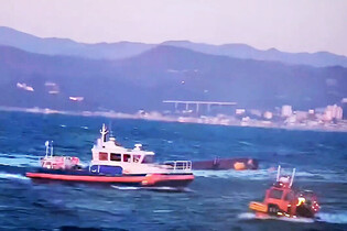 6 people aboard capsized boat found in cardiac arrest