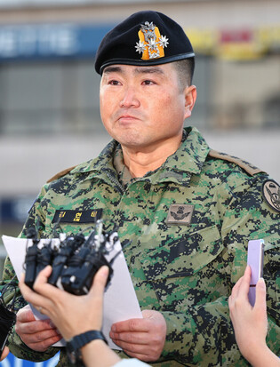Special forces unit chief meets press