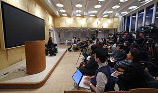 Nobel laureate Han Kang meets press