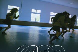 NewJeans' 'Ditto' Surpasses 700 Million Streams on Spotify