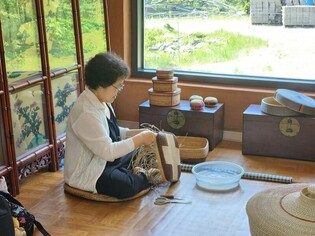 57년 내공으로 엮은 왕골의 멋…유선옥 씨, 완초장 보유자 인정
